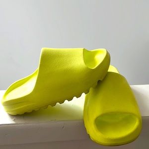 yeezy slides